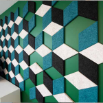 dizajnové panely kosoštvorcového tvar rôznej farby na stene