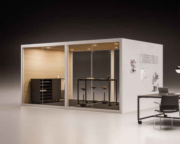 tichá biela miestnosť fantoni veľkosti XL s dreveným interiérom a čiernym vybavením
