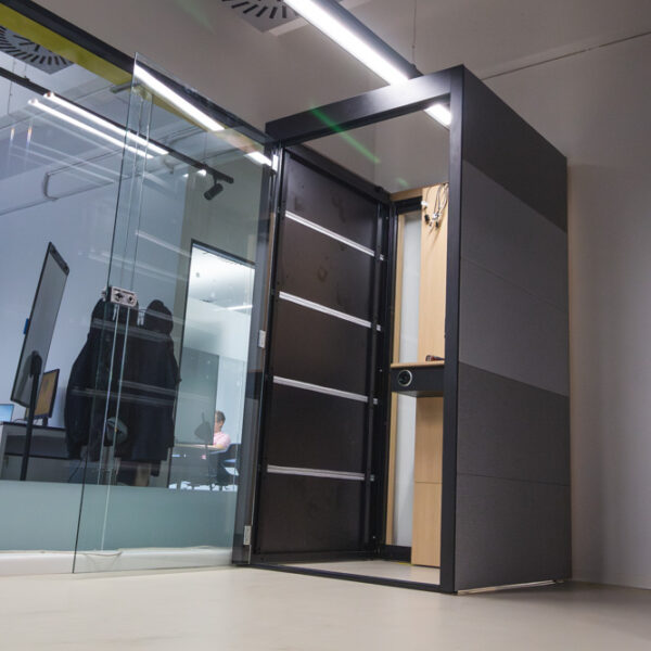 Realizácie akustickej telefónnej búdky Silent Room S