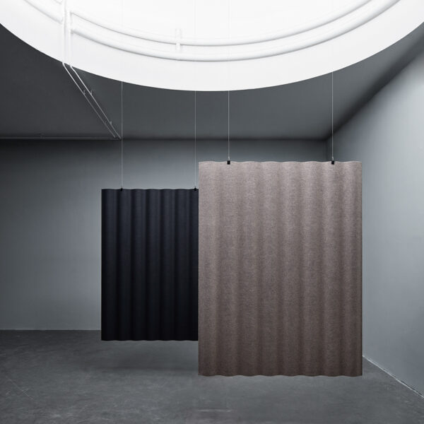 Visiace akustické panely pod strop
